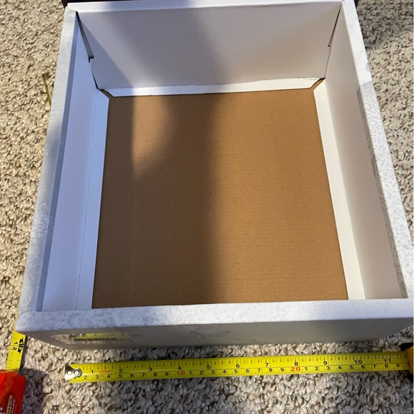 MAKE ME AN OFFER and bundle it! Large purple gift box. Approx 12”X11”X5” - Picture 11 of 11